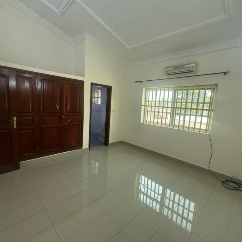 Villa Duplex avec Jardin et Pixine à louer à Cotonou Haie-Vive