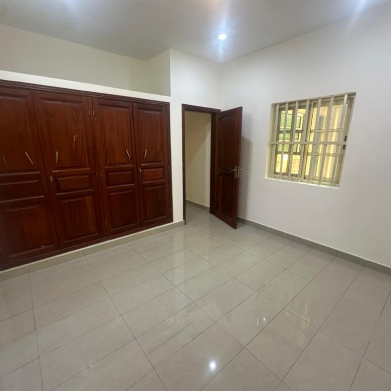 Villa Duplex avec Jardin et Pixine à louer à Cotonou Haie-Vive