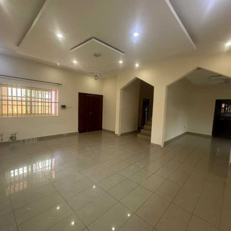 Villa Duplex avec Jardin et Pixine à louer à Cotonou Haie-Vive