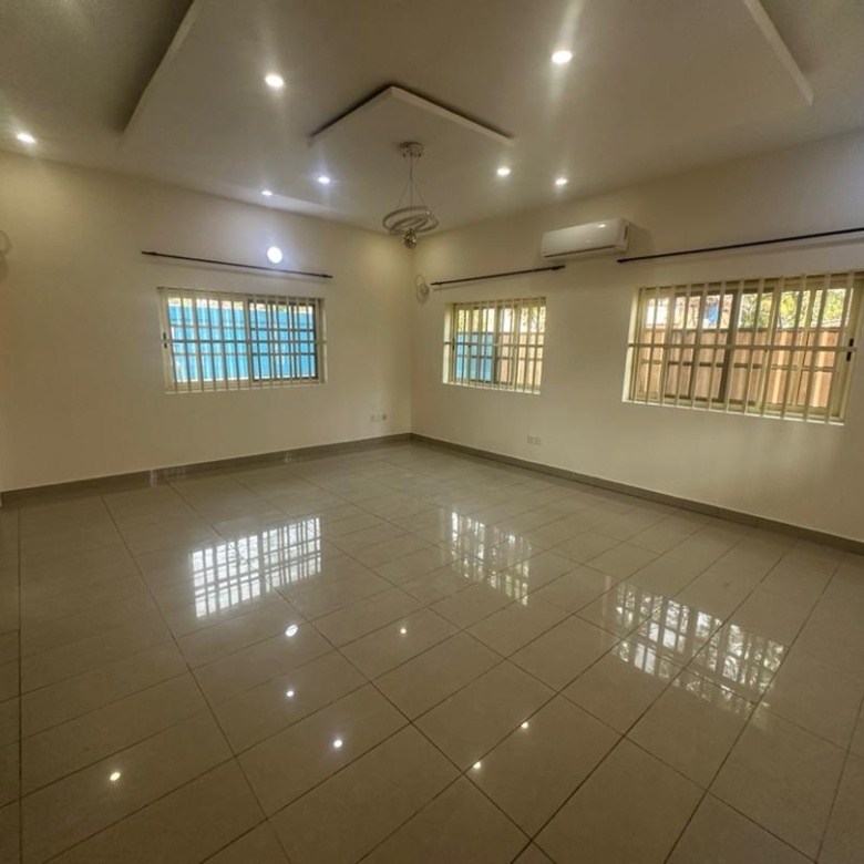 Villa Duplex avec Jardin et Pixine à louer à Cotonou Haie-Vive