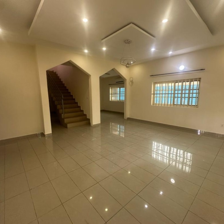 Villa Duplex avec Jardin et Pixine à louer à Cotonou Haie-Vive