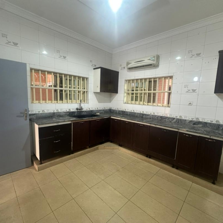 Villa Duplex avec Jardin et Pixine à louer à Cotonou Haie-Vive