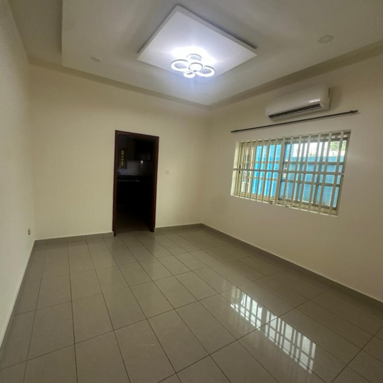 Villa Duplex avec Jardin et Pixine à louer à Cotonou Haie-Vive