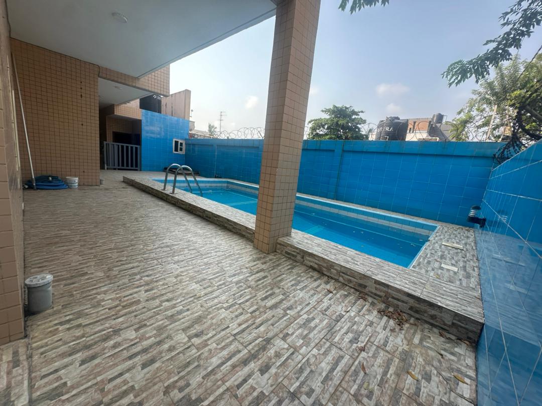 Villa Duplex avec Jardin et Pixine à louer à Cotonou Haie-Vive