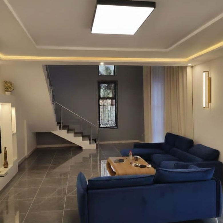 Villa Duplex avec piscine à vendre à Abomey-Calavi Zoca