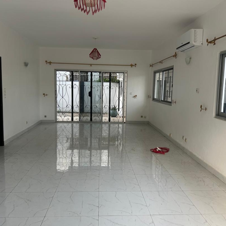 Villa avec Jardin à louer à Cotonou Cocotiers