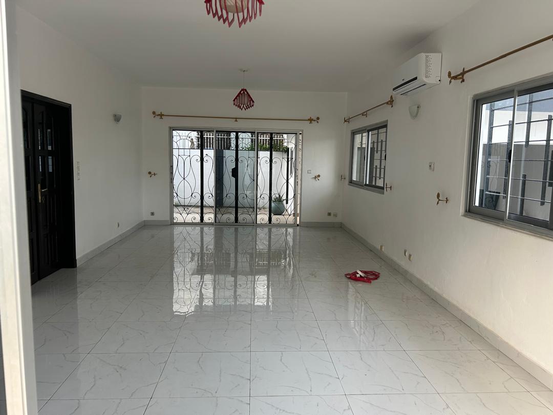 Villa avec Jardin à louer à Cotonou Cocotiers