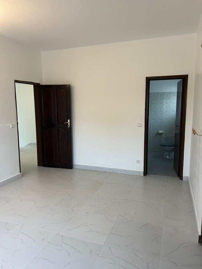 Villa avec Jardin à louer à Cotonou Cocotiers