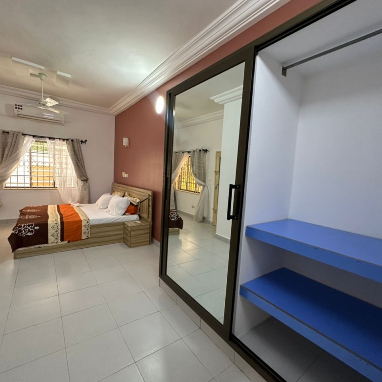 Villa meublée à louer avec Jardin à Fidjrossè Plage