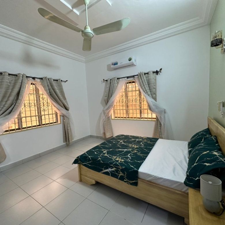 Villa meublée à louer avec Jardin à Fidjrossè Plage