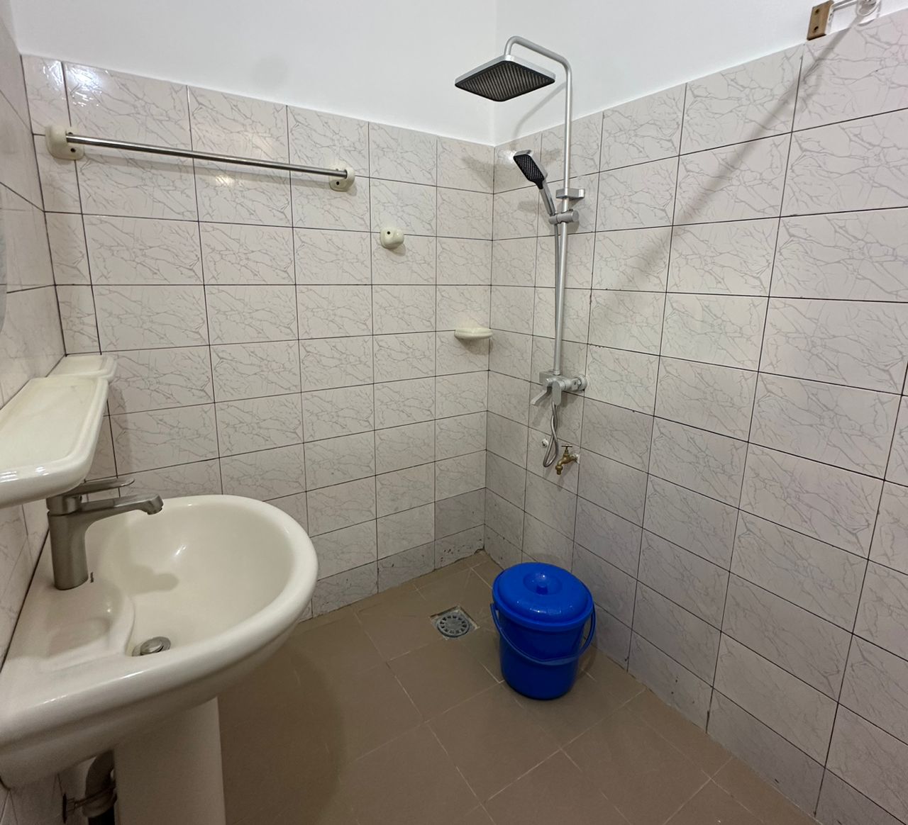 Villa meublée à louer avec Jardin à Fidjrossè Plage