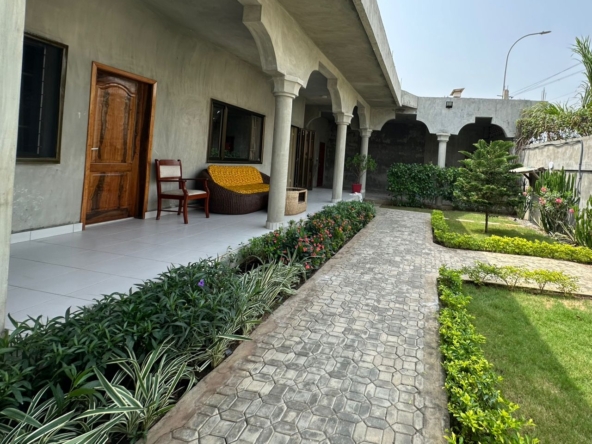 Villa meublée à louer avec Jardin à Fidjrossàè Plage (18)