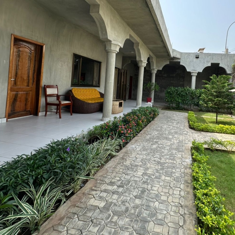 Villa meublée à louer avec Jardin à Fidjrossàè Plage (18)