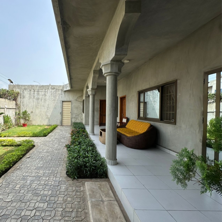 Villa meublée à louer avec Jardin à Fidjrossàè Plage (18)