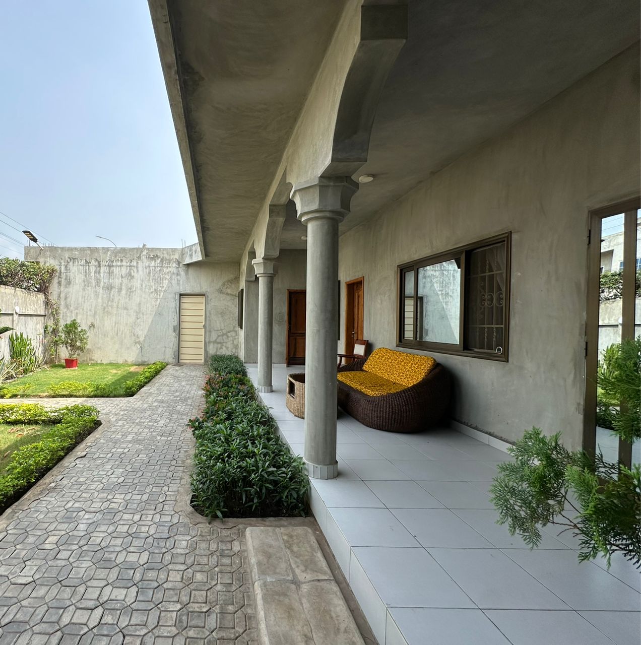 Villa meublée à louer avec Jardin à Fidjrossàè Plage (18)
