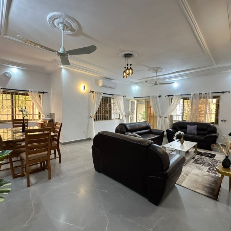 Villa meublée à louer avec Jardin à Fidjrossè Plage