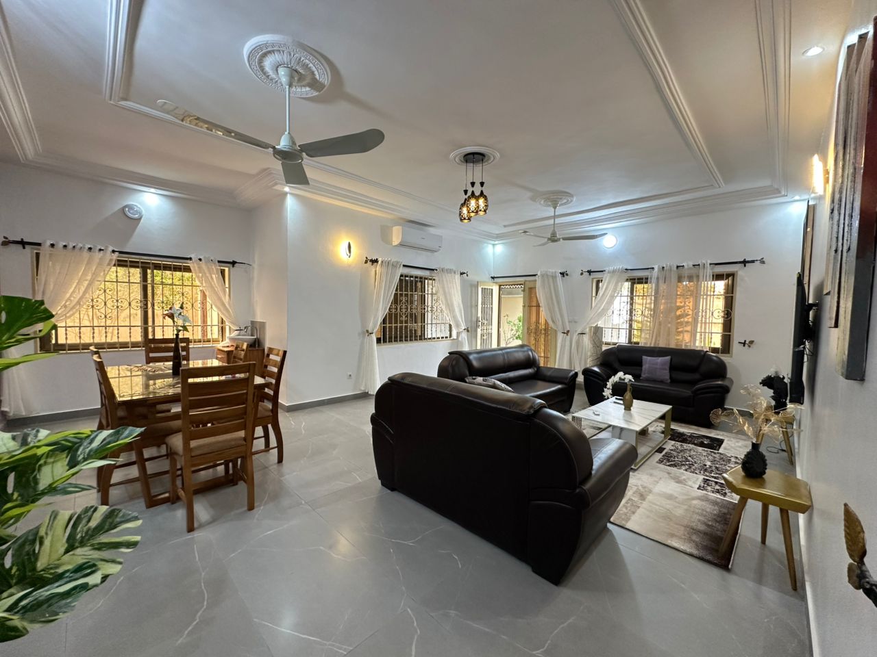 Villa meublée à louer avec Jardin à Fidjrossè Plage