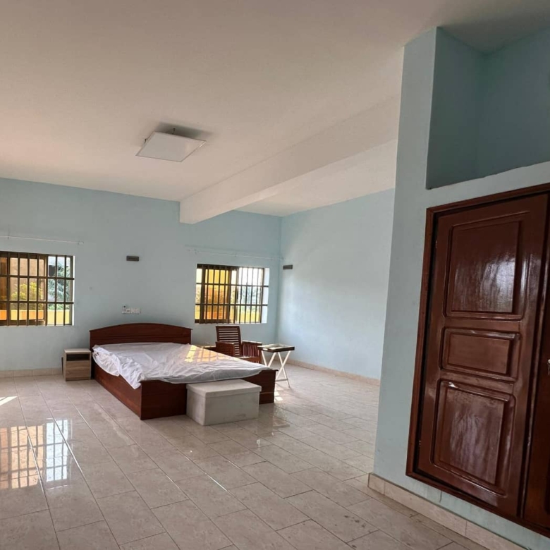 Villa meublée à louer avec piscine à Cotonou Fidjrossè Plage