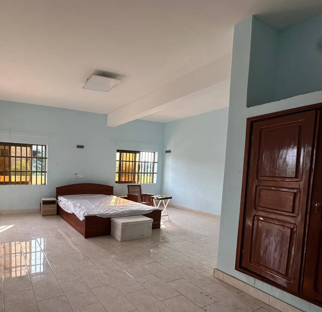 Villa meublée à louer avec piscine à Cotonou Fidjrossè Plage