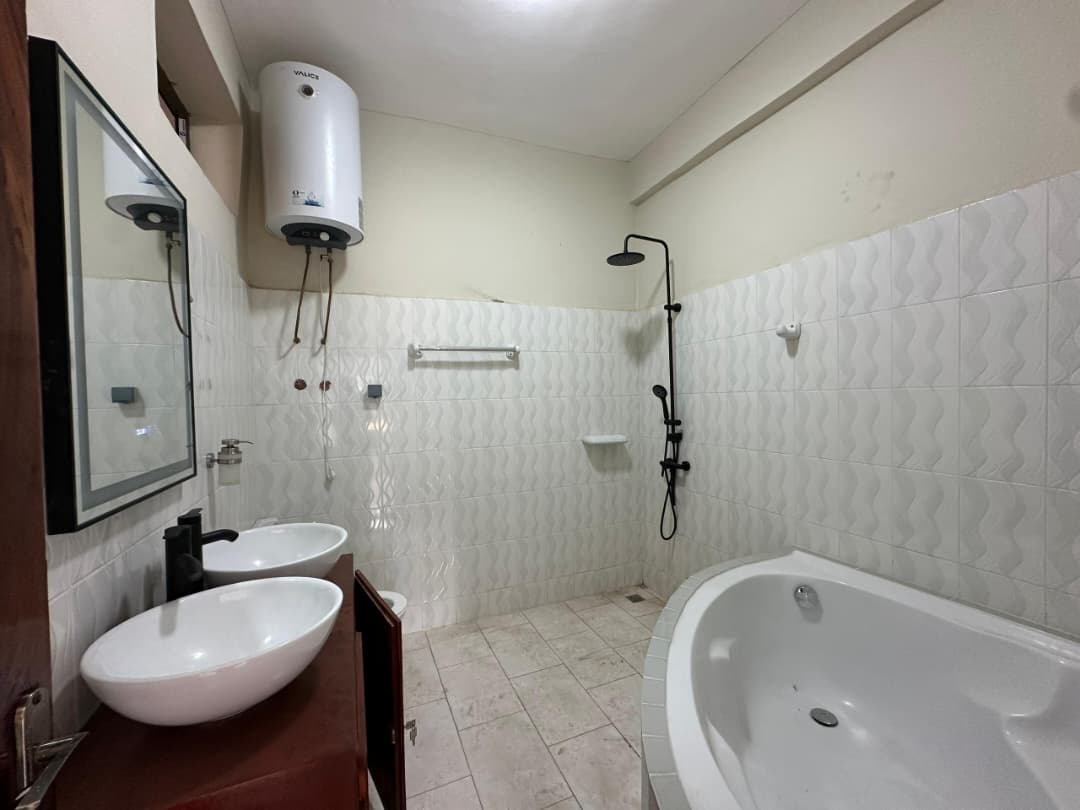 Villa meublée à louer avec piscine à Cotonou Fidjrossè Plage