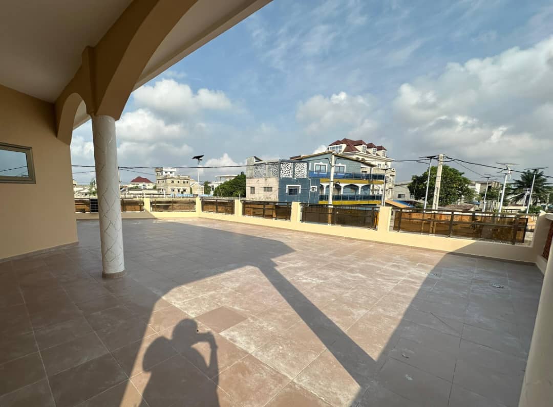 Villa meublée à louer avec piscine à Cotonou Fidjrossè Plage