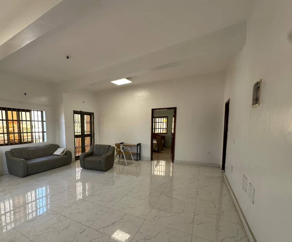 Villa meublée à louer avec piscine à Cotonou Fidjrossè Plage