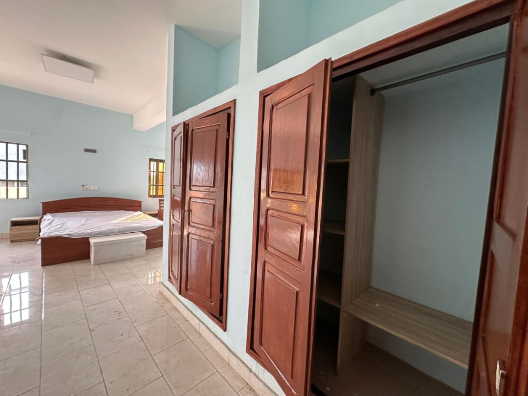 Villa meublée à louer avec piscine à Cotonou Fidjrossè Plage