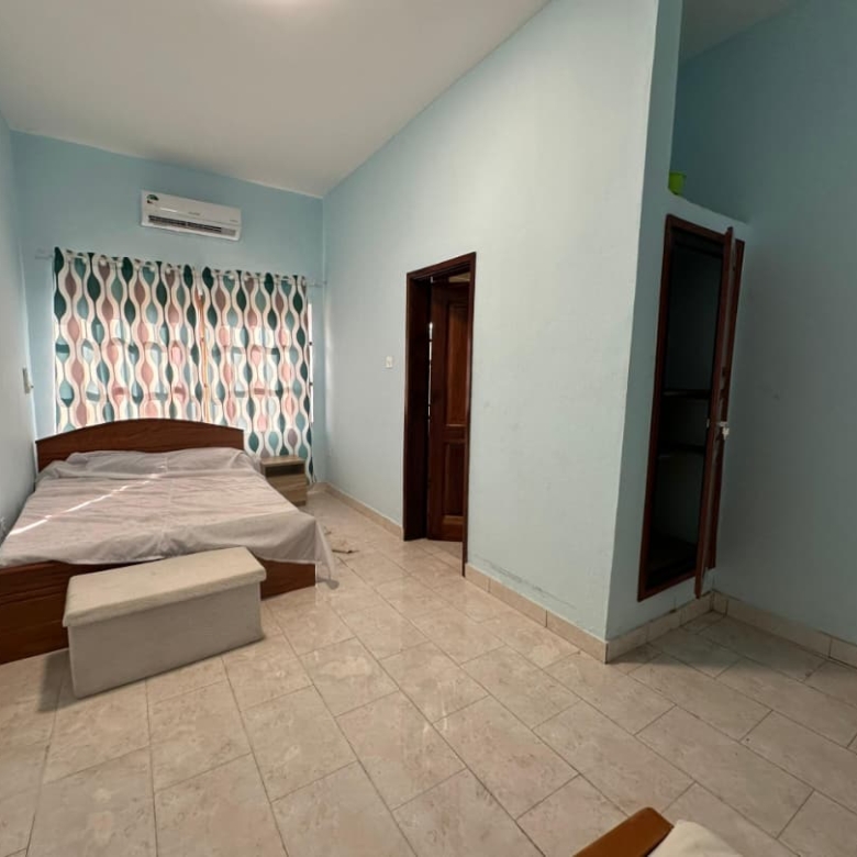 Villa meublée à louer avec piscine à Cotonou Fidjrossè Plage