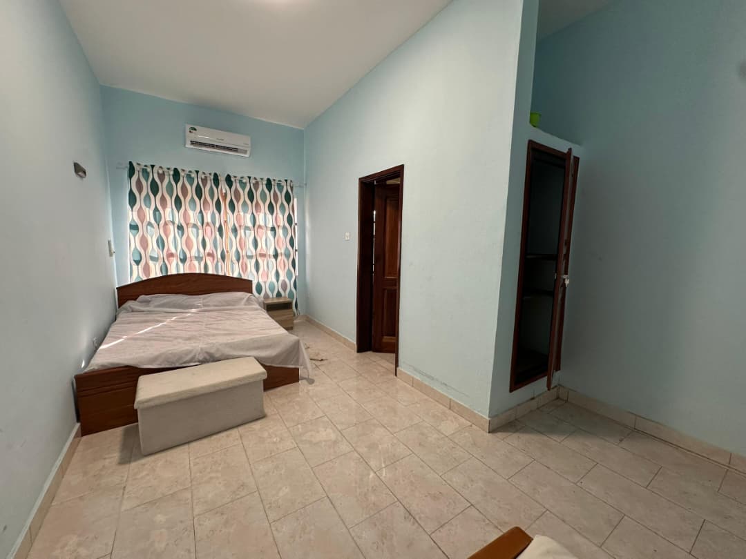 Villa meublée à louer avec piscine à Cotonou Fidjrossè Plage