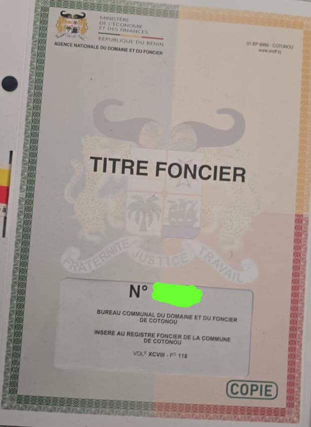 Parcelle clôturée à vendre à Cotonou Fidjrossè Plage