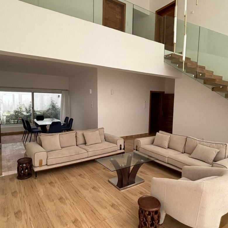 Villa Duplex meublée à Fidjrossè-Akogbato