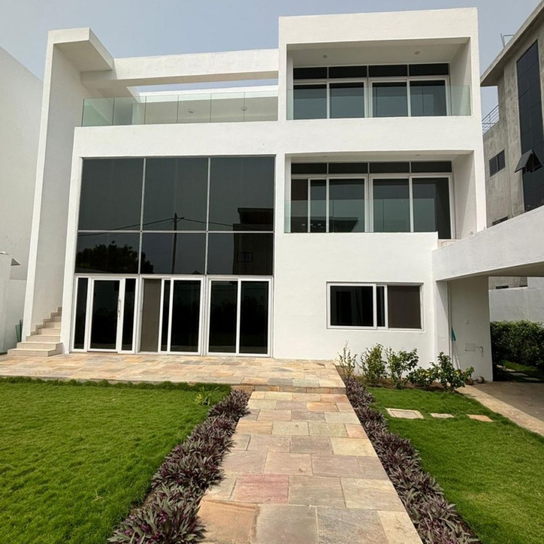 Villa Duplex meublée à Fidjrossè-Akogbato