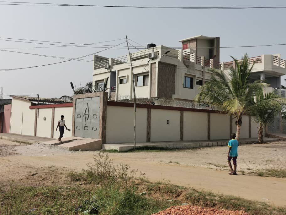 Villa R+2 à vendre à Sèmè Podji