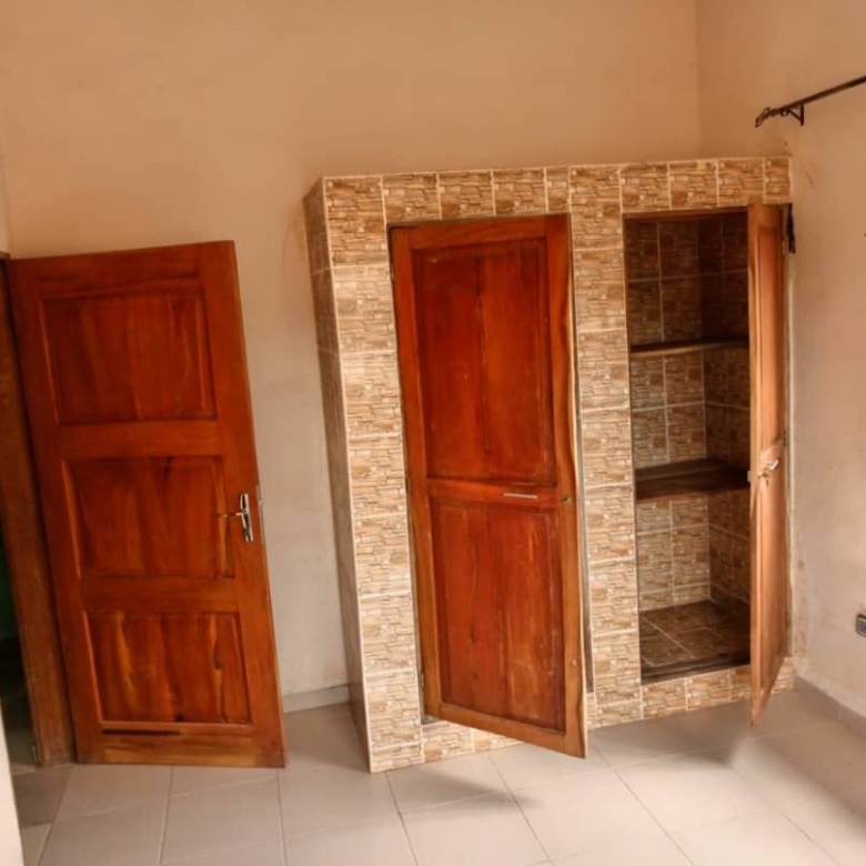 Villa dallée à vendre à Abomey-Calavi Tokan