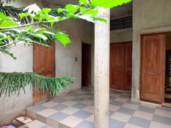 Villa dallée à vendre à Abomey-Calavi Tokan