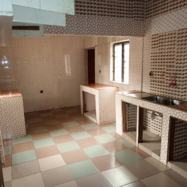 Villa dallée à vendre à Abomey-Calavi Tokan