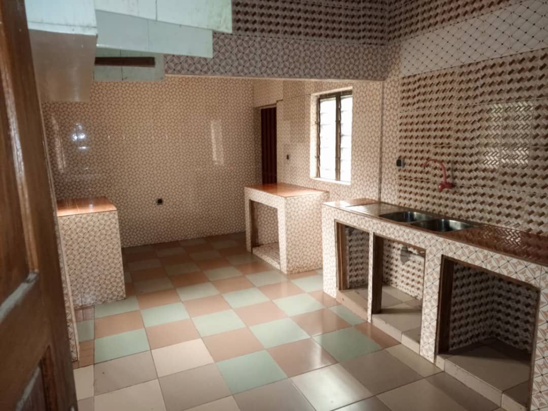 Villa dallée à vendre à Abomey-Calavi Tokan