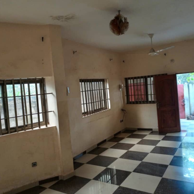 Villa dallée à vendre à Abomey-Calavi Tokan