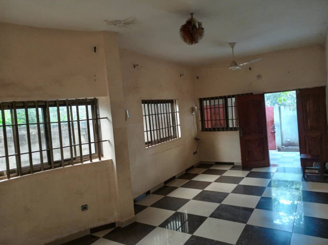 Villa dallée à vendre à Abomey-Calavi Tokan