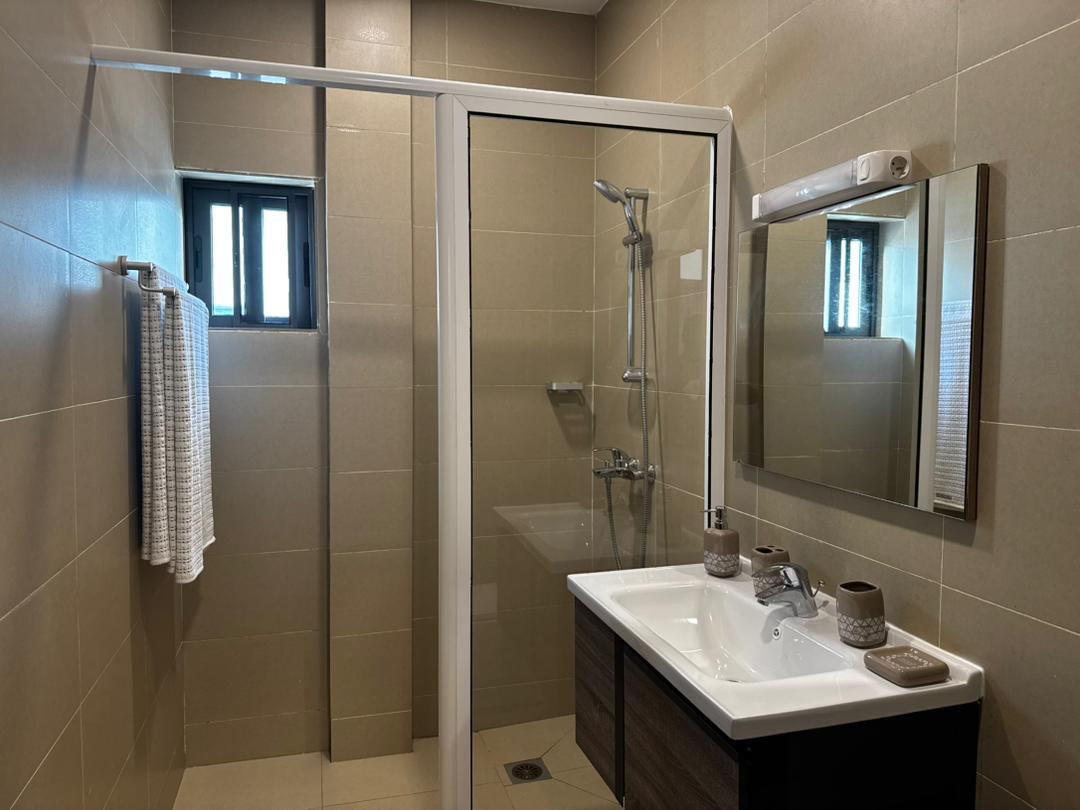 Villa meublée avec piscine à louer à Cotonou Quartier Jack