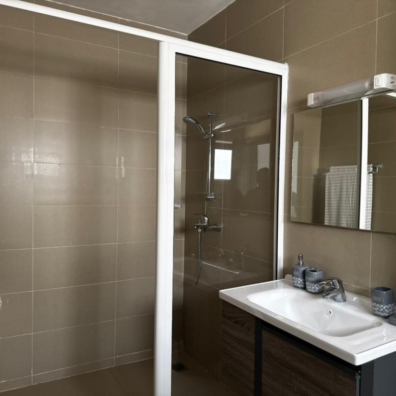 Villa meublée avec piscine à louer à Cotonou Quartier Jack