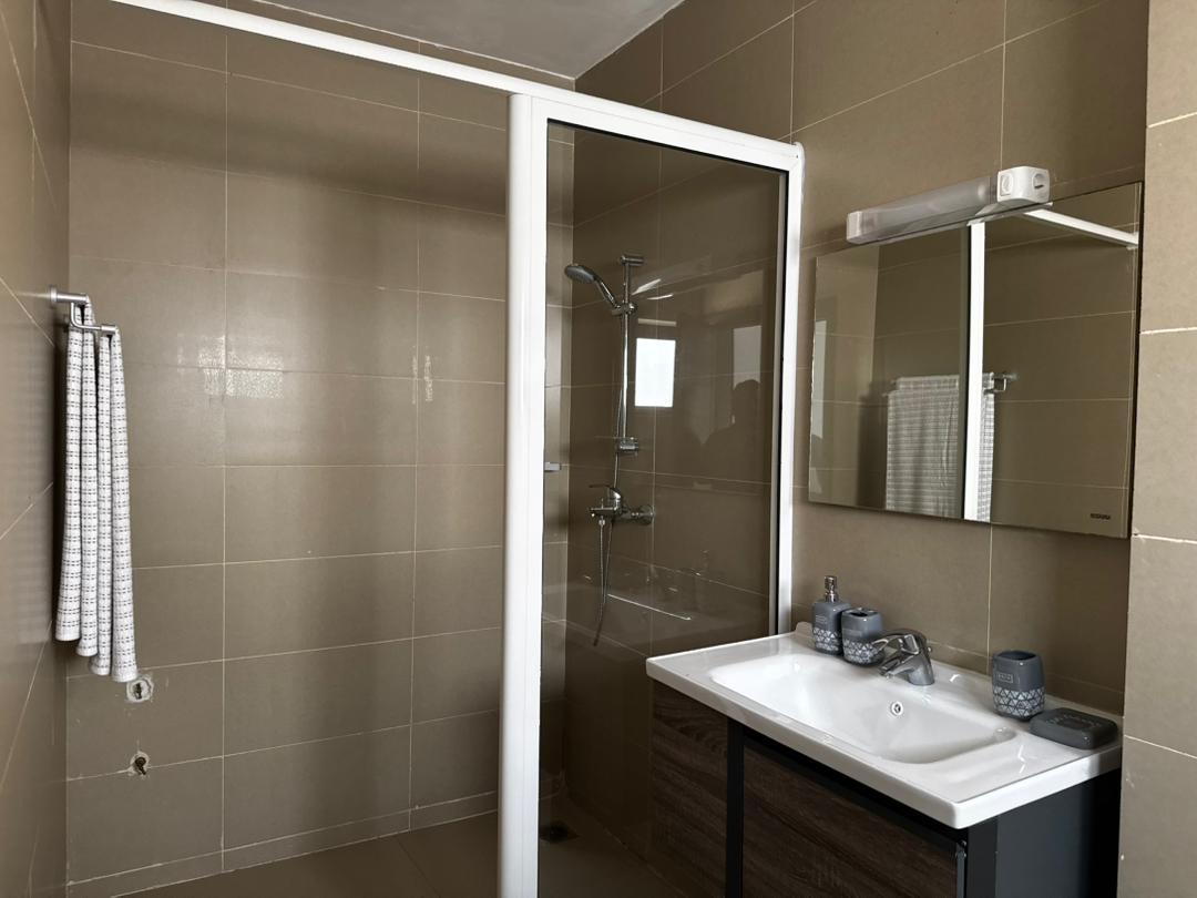 Villa meublée avec piscine à louer à Cotonou Quartier Jack