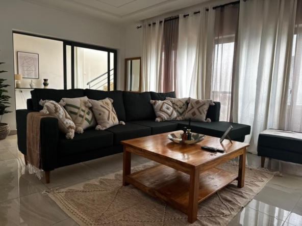 Villa meublée avec piscine à louer à Cotonou Quartier Jack