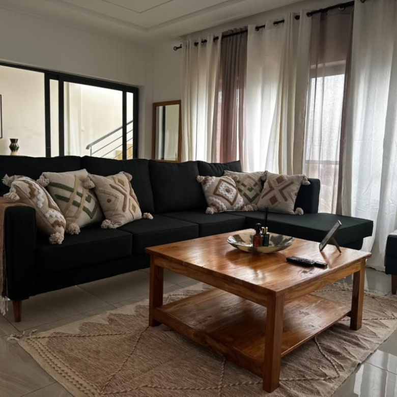 Villa meublée avec piscine à louer à Cotonou Quartier Jack