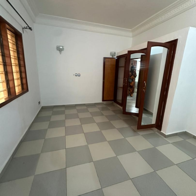 Appartement Entrée personnelle à louer à Cotonou Fidjrossè
