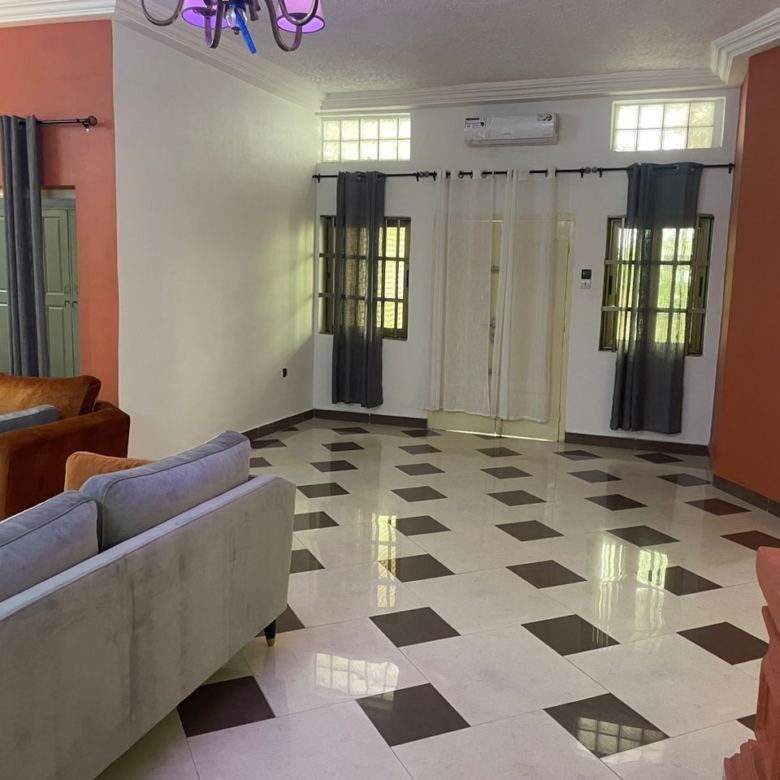 Appartement meublé avec balcon personnel à louer à Cotonou Fidjrossè Plage