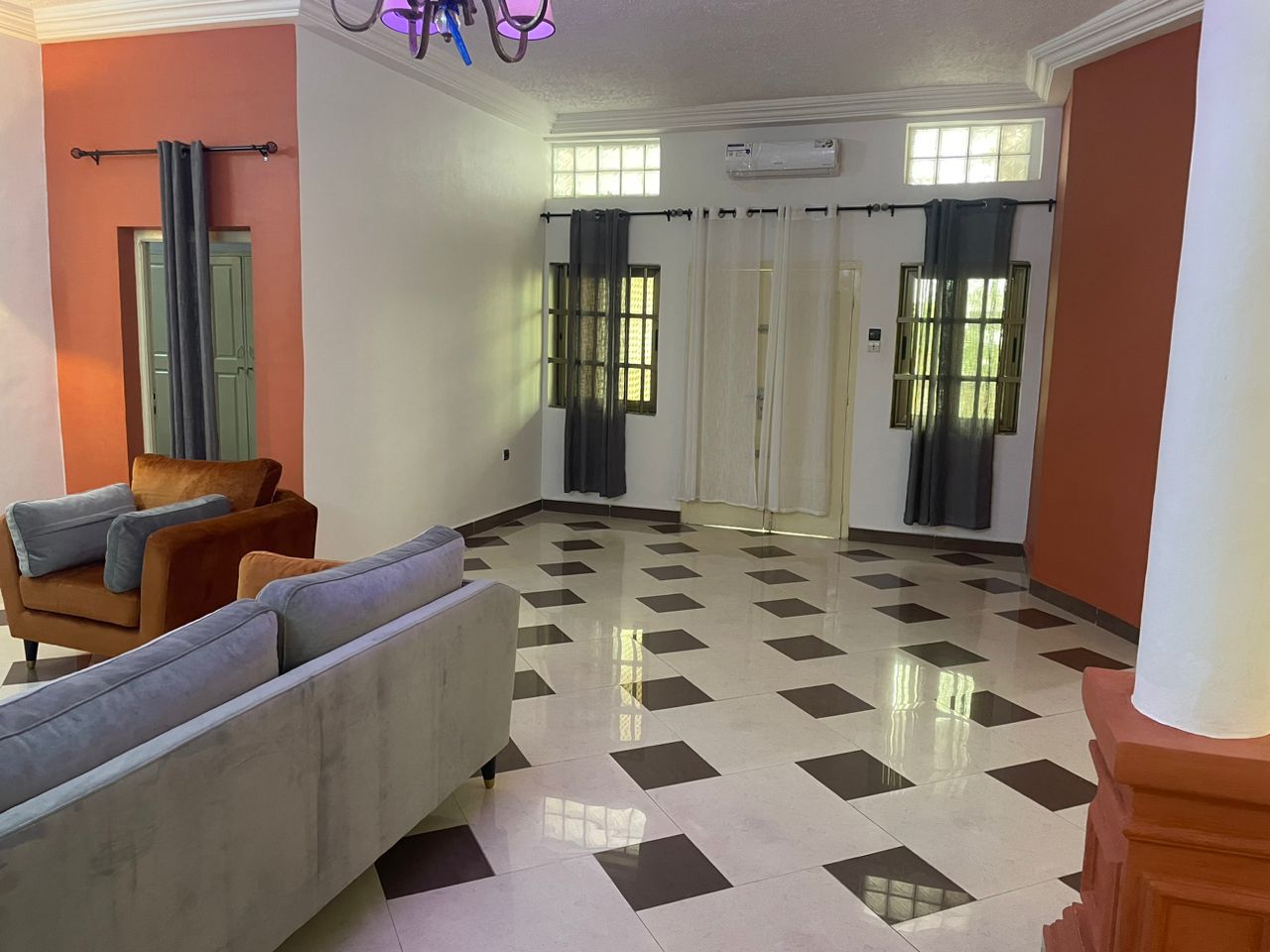 Appartement meublé avec balcon personnel à louer à Cotonou Fidjrossè Plage