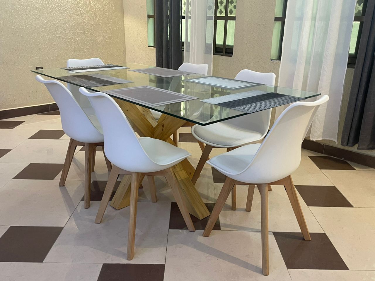 Appartement meublé avec balcon personnel à louer à Cotonou Fidjrossè Plage