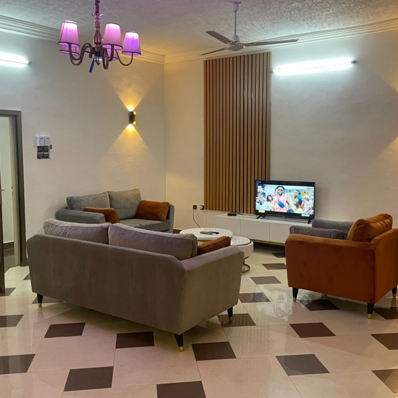 Appartement meublé avec balcon personnel à louer à Cotonou Fidjrossè Plage