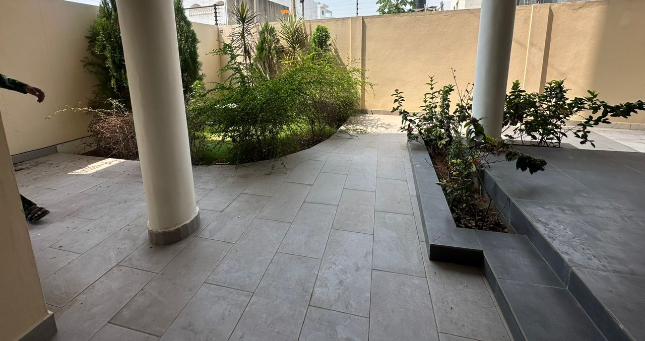 Entrée Personnelle à louer à Cotonou Fidjrossè Plage (19)